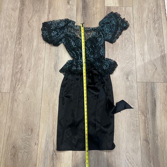 GUNNE SAX BY JESSICA MCCLINTOCK Women's Vintage Lace Peplum Dress - Picture 4 of 8